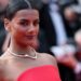 O diretor de 'F1' enfrenta a reação dos cortes de Simone Ashley