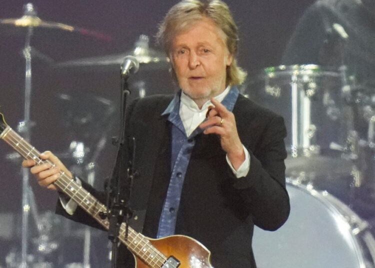 Paul McCartney revela seus três principais álbuns favoritos de outras pessoas