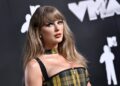 Taylor Swift concedeu ordem de restrição contra Stalker, que afirma que é mãe de seu filho