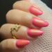 Design de unhas com efeito aura