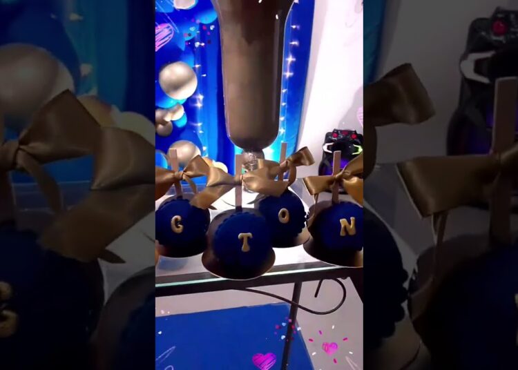 aniversário de 10 anos com o tema príncipe realeza