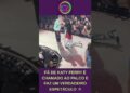 ARRASOU !! FÃ DE KATY PERRY SOBE AO PALCO NO SHOW DA CANTORA EM FAZ ALGO INACREDITÁVEL !!#shorts