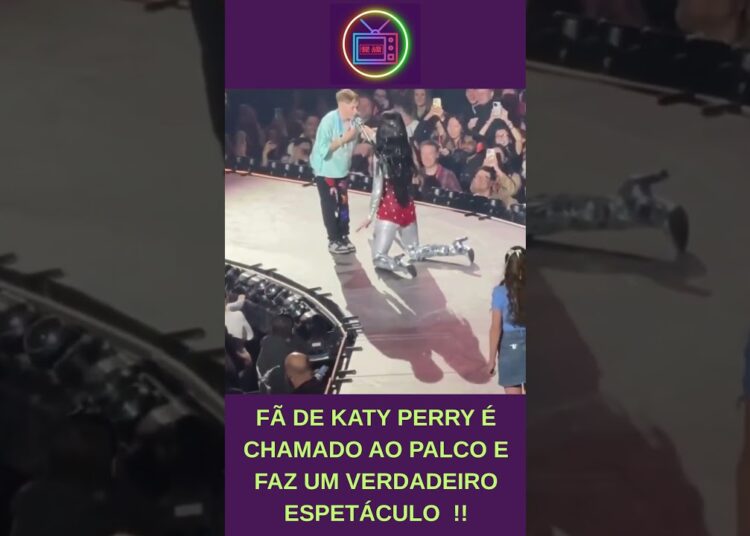 ARRASOU !! FÃ DE KATY PERRY SOBE AO PALCO NO SHOW DA CANTORA EM FAZ ALGO INACREDITÁVEL !!#shorts