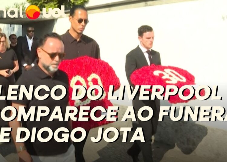 ELENCO DO LIVERPOOL COMPARECE AO VELÓRIO DE DIOGO JOTA E ANDRÉ SILVA