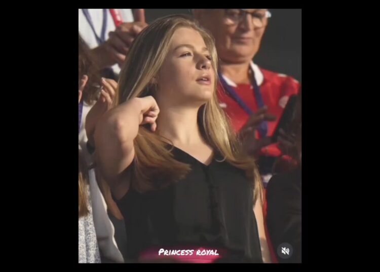 Heir fingers crossed by princess of spain younger daughter #royalfamily #princess #beauti