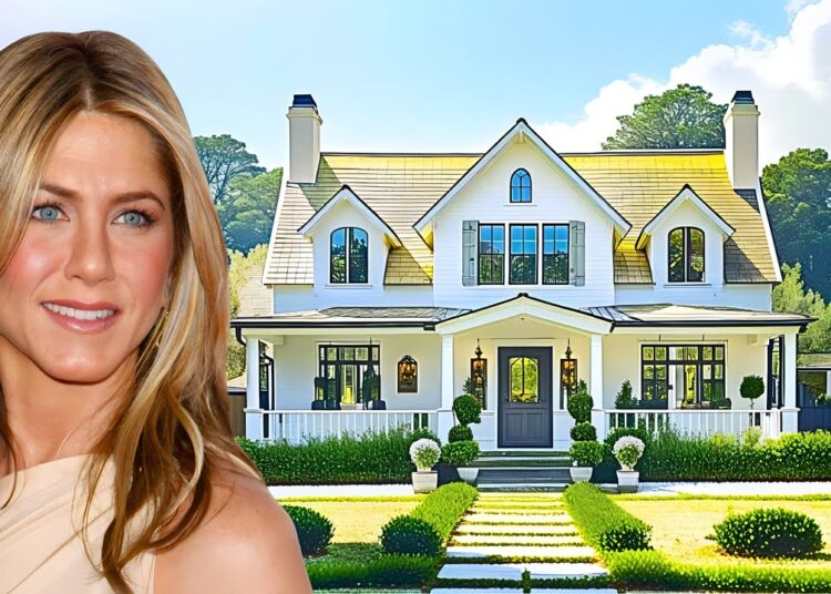 Celebrities Who Still Live in Surprisingly Modest Homes!