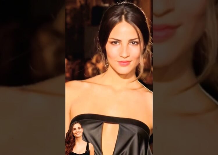 Fernanda Tavares @clipcentral_in #murilorosa