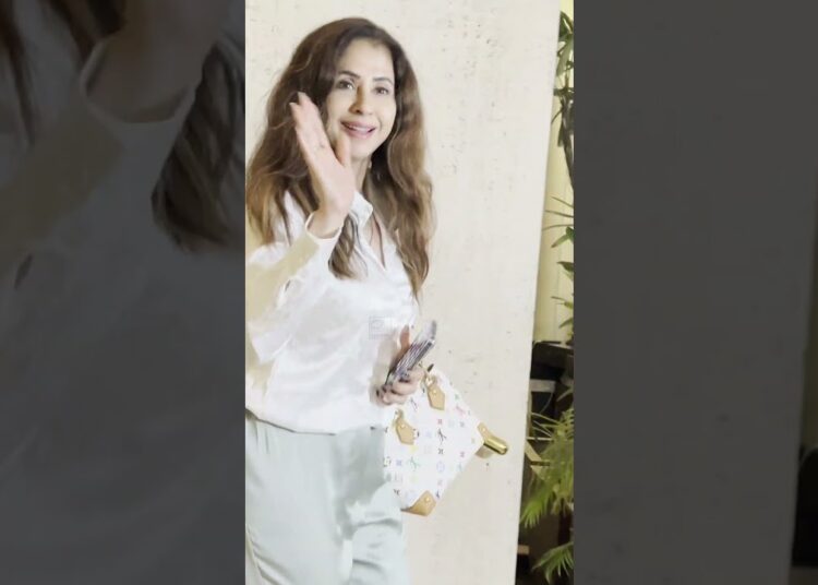 Rangeela Star Urmila Matondkar’s Pearl White Perfect Avatar! #urmilamatondkar