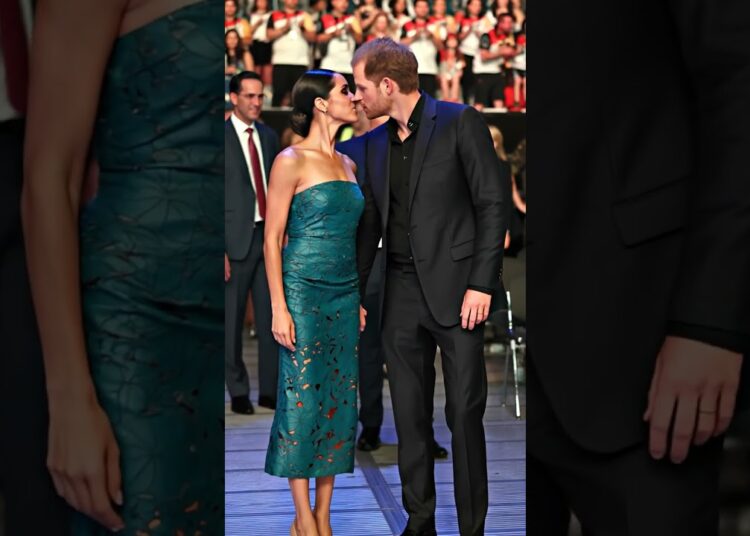 Prince Harry walking with Meghan Markle #princeharry #meghanmarkle #royal