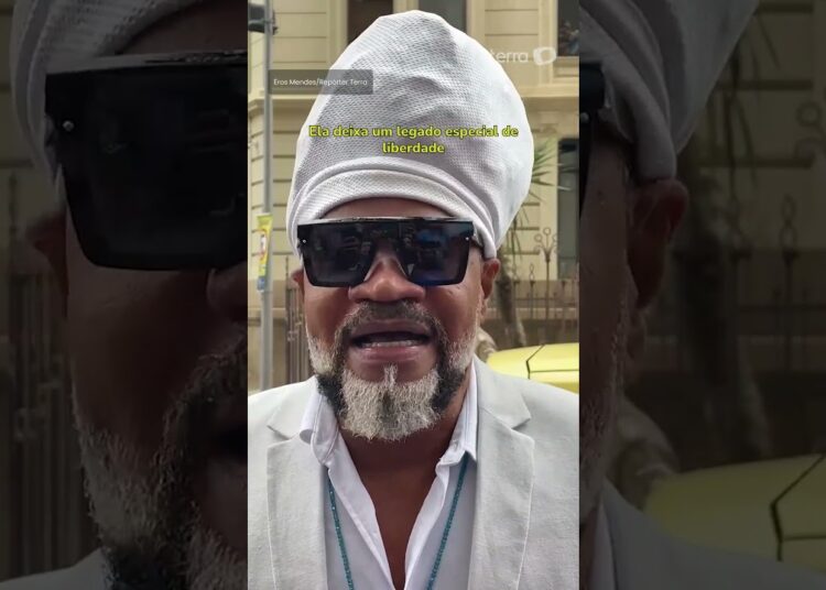 Carlinhos Brown homenageia amiga Preta Gil em velório: ‘É eterno’ #shorts