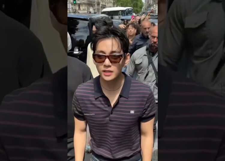 Taehyung’s fit OMG!!!So, im screaming #bts #kpop #btsv #kimtaehyung #btsarmy #celineboy