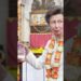Princesa Anne surpreende ao aparecer descalça em visita real! #shortsfeed #shortsyoutube