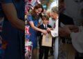 Prince Louis gives gifts to the elderly #royal #princewilliam #katemiddeleton