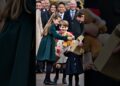 Princess Charlotte and Prince Louis give a gift to a child #royal #princewilliam #katemiddeleton
