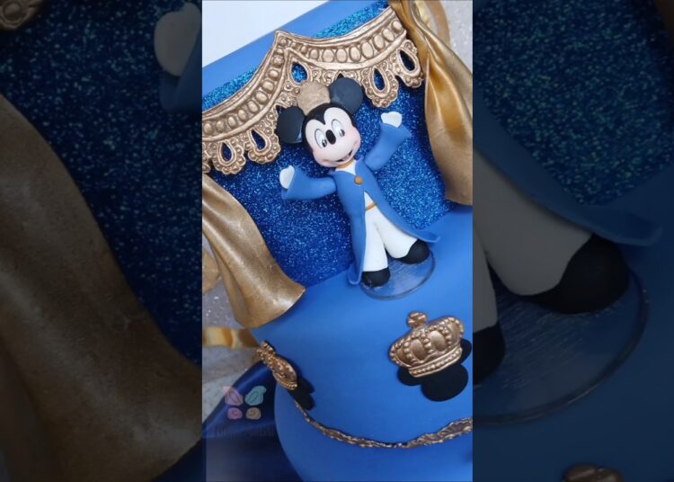 PARA TUDO E VEM VER ESSE BOLO! #realeza #mickey #biscuit