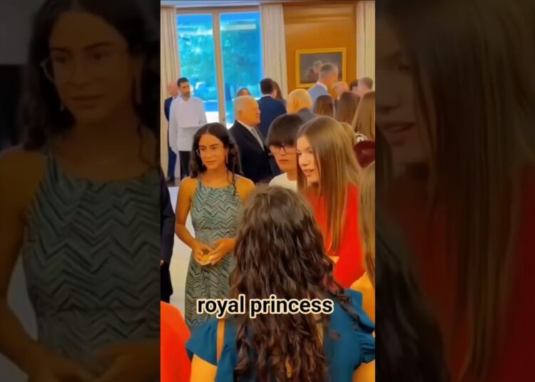#royalty holder girls always have #geniusmind and gorgeous look ever #princess #universalroyalty