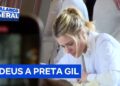 Carolina Dieckmmann se despede de Preta Gil durante velório no Rio de Janeiro