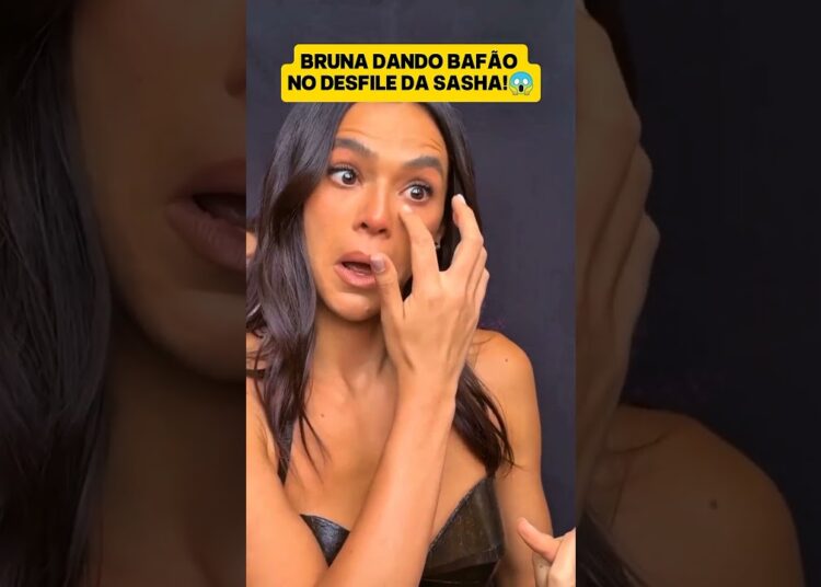 BRUNA MARQUEZINE DÁ BAFÃO NO DESFILE DA SASHA! #fofoca #celebridades #famosos