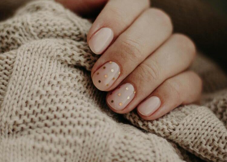 Unhas minimalistas bege