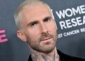 A verdadeira razão pela qual Adam Levine está 'feito' fazendo tatuagens