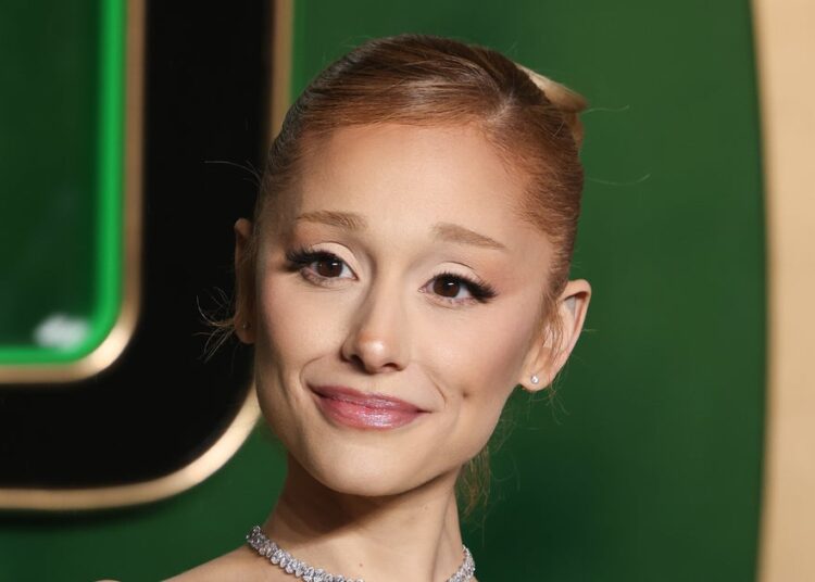 Ariana Grande coloca o recorde diretamente na carreira musical