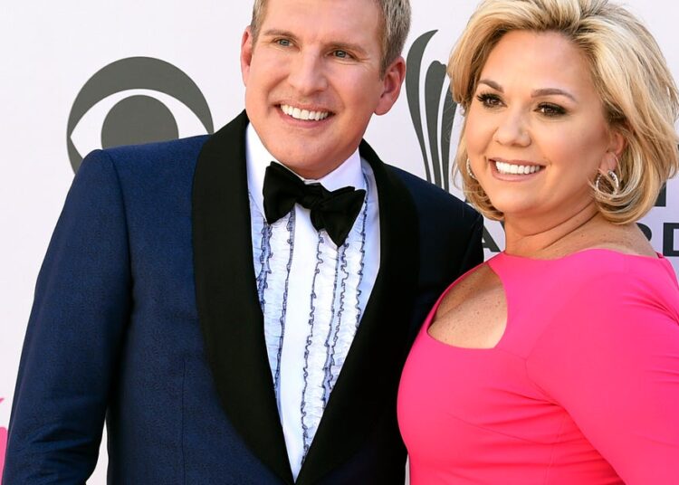 As estrelas da realidade Todd e Julie Chrisley afirmam que a vida 'é mais áspera que a vida na prisão'