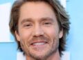 Chad Michael Murray e esposa levaram a família votando no terceiro filho