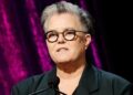 'Chantagem': Rosie O'Donnell rasga a CBS para beijar o anel de Trump de 'Madman' depois de Colbert News