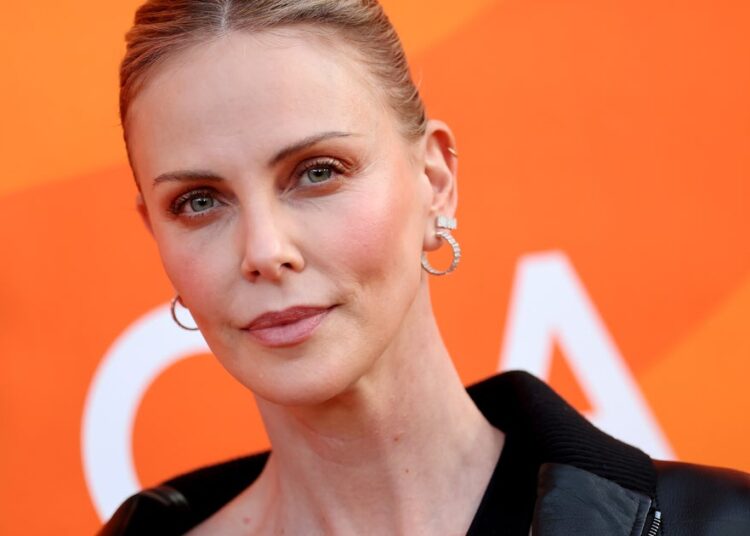 Charlize Theron fala de uma noite com 26 anos de idade