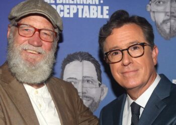 David Letterman rasga a CBS com uma lição de ortografia brutal sobre o cancelamento de Colbert
