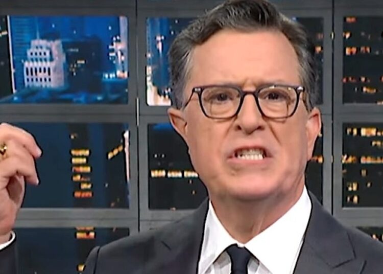 Defigiant Stephen Colbert dispara de volta a Trump com 3 palavras bruscas