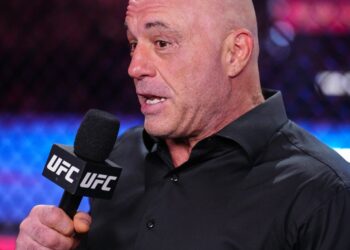 Este controverso comediante amarrado por Trump acabou de expulsar Joe Rogan da Top Podcast Spot no YouTube