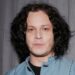Jack White recebe seu primeiro telefone celular aos 50 anos