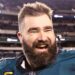 Jason Kelce brinca sobre sair da aposentadoria