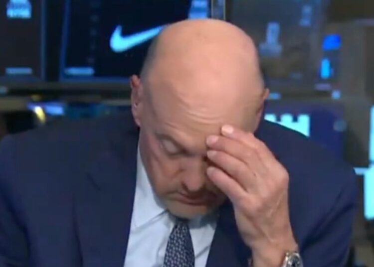 Jim Cramer acidentalmente deixa a bomba F de TV ao vivo