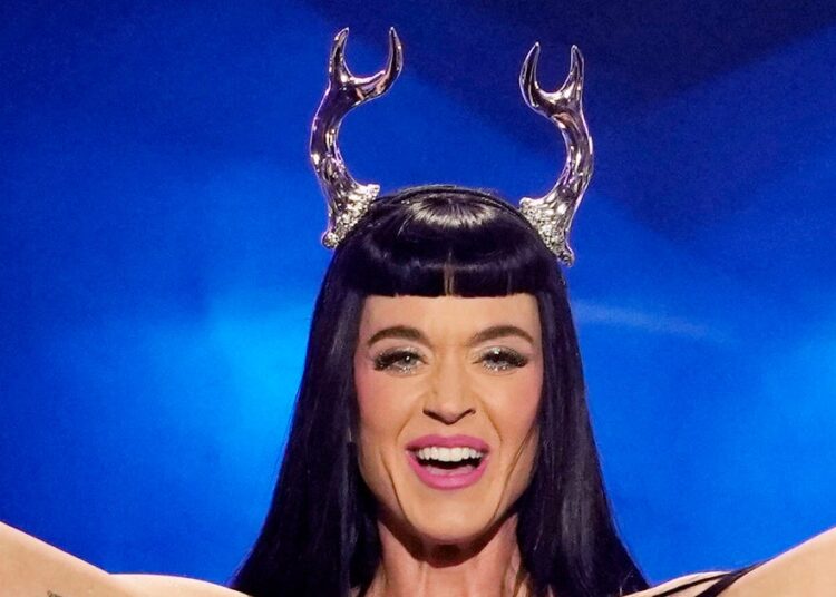Katy Perry Janta com o político canadense Post Bloom Breakup