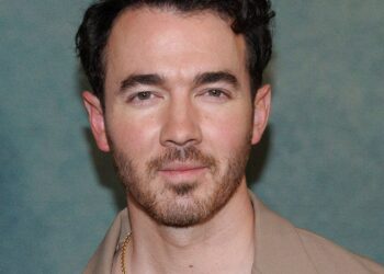 Kevin Jonas quase perdeu a fortuna depois que os irmãos Jonas se separaram