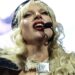 Lady Gaga cai durante o concerto de Las Vegas