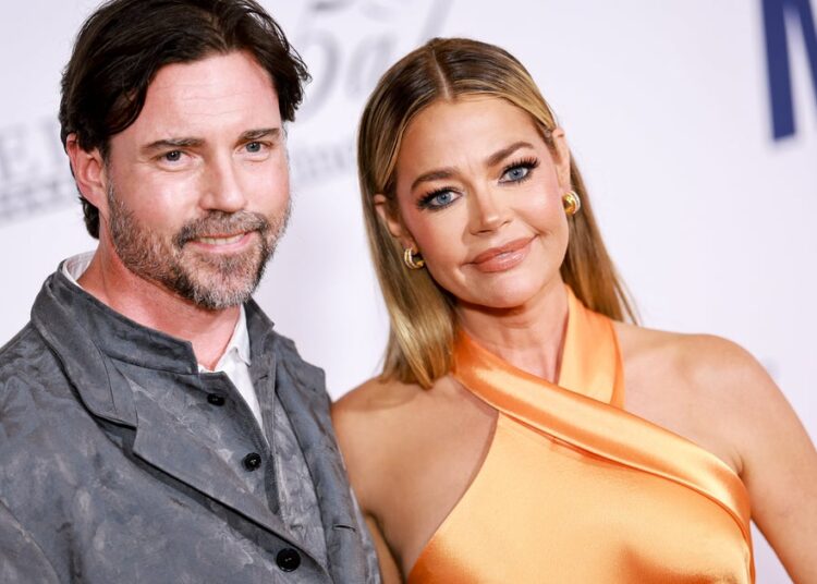 O marido de Denise Richards, Aaron Phypers, arquiva o divórcio após 6 anos de casamento