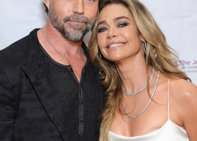 O marido de Denise Richards, Aaron Phypers, arquivos para o divórcio