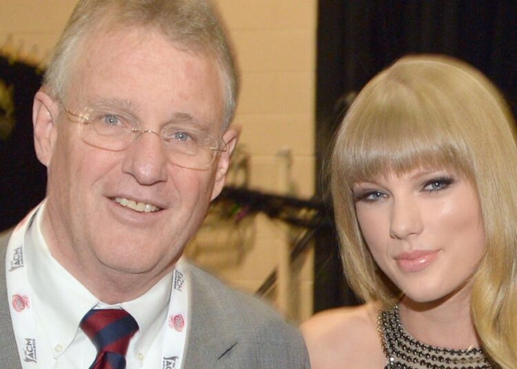 O pai de Taylor Swift está se recuperando da cirurgia cardíaca: relatórios