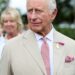 Rei Carlos III e Rainha Camilla visitam Newmarket