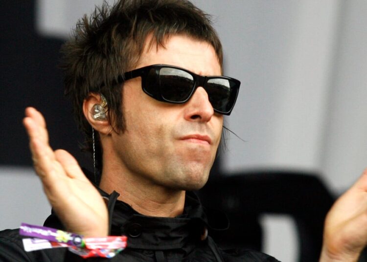 Oasis tem uma mensagem atrevida e carregada de palavrões para os fãs após o escândalo de trapaça do Coldplay viral