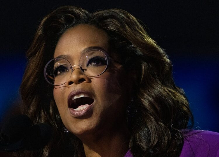 Os representantes de Oprah afirmam que sua propriedade não bloqueou a estrada durante a evacuação do tsunami