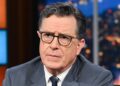 'Parece suborno!': Os críticos dizem que esta piada de Colbert pode ter conseguido 'show tardio' cancelado