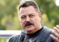 'S ** ting the Bed!': Nick Offerman diz que Trump está cometendo um 'grande erro' com este 1 movimento