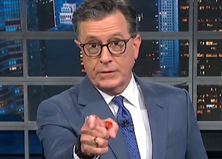 Stephen Colbert atinge os pontos mais tortuosos de Trump no primeiro show desde o cancelamento