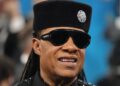 Stevie Wonder encerra rumores de que ele não é cego