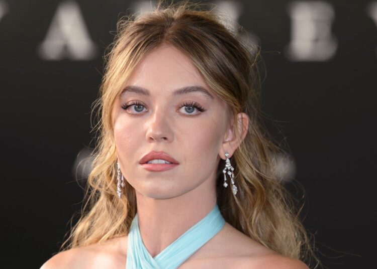 Sydney Sweeney parece irreconhecível 30 libras mais pesadas como boxeador Christy Martin