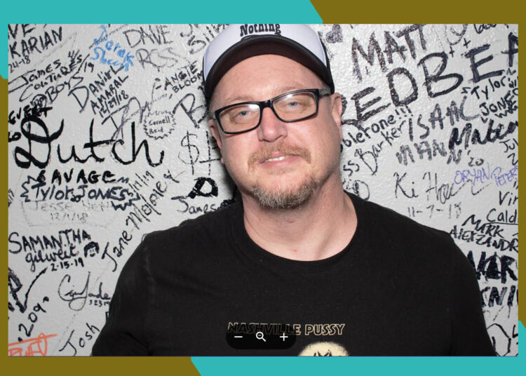 TJ Habersaat fazendo Time Stand-up Comedy Book Entrevista